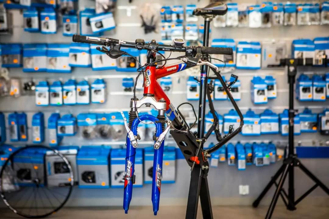 Sklep kolarz – gdzie kupić rowery, akcesoria i skorzystać z serwisu w jednym miejscu