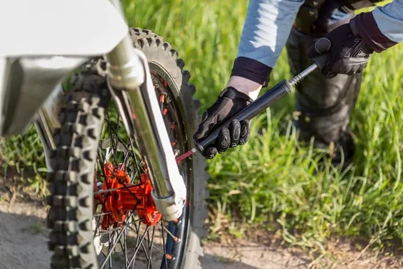 Jak napompować rower na stacji - uniknij problemów z ciśnieniem