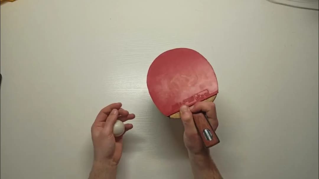 Jak prawidłowo trzymać rakietkę do tenisa stołowego i uniknąć błędów technicznych