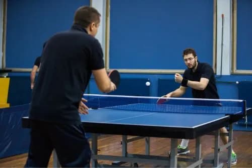 Ile setów w tenisie stołowym? Poznaj zasady i formaty gry